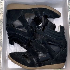 Steve Madden above ankle Velcro sneaks